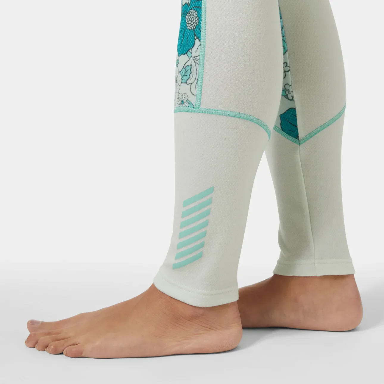 Helly Hansen Women’s Lifa Merino Midweight Graphic Base Layer Pants - Image 10
